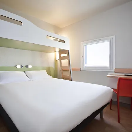 Hotel Ibis Budget Combault Rn4 Marne La Vallée 2*