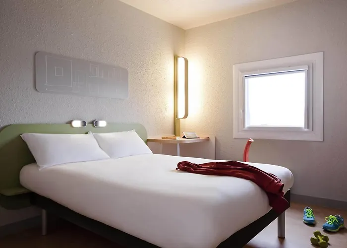 Hotel Ibis Budget Combault Rn4 Marne La Vallee